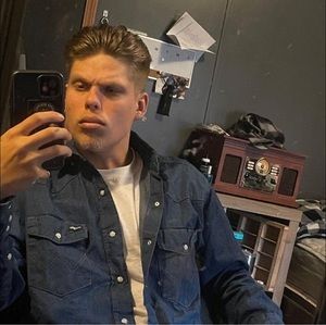 Meet your Posher, Travis